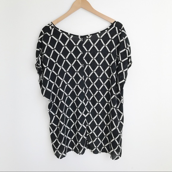 PLEIONE Cross Print Short Sleeve Blouse 2X - Picture 6 of 6